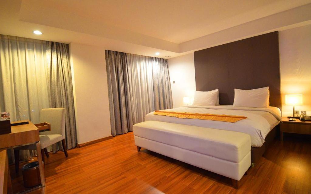 Arch Hotel Bogor Exterior foto