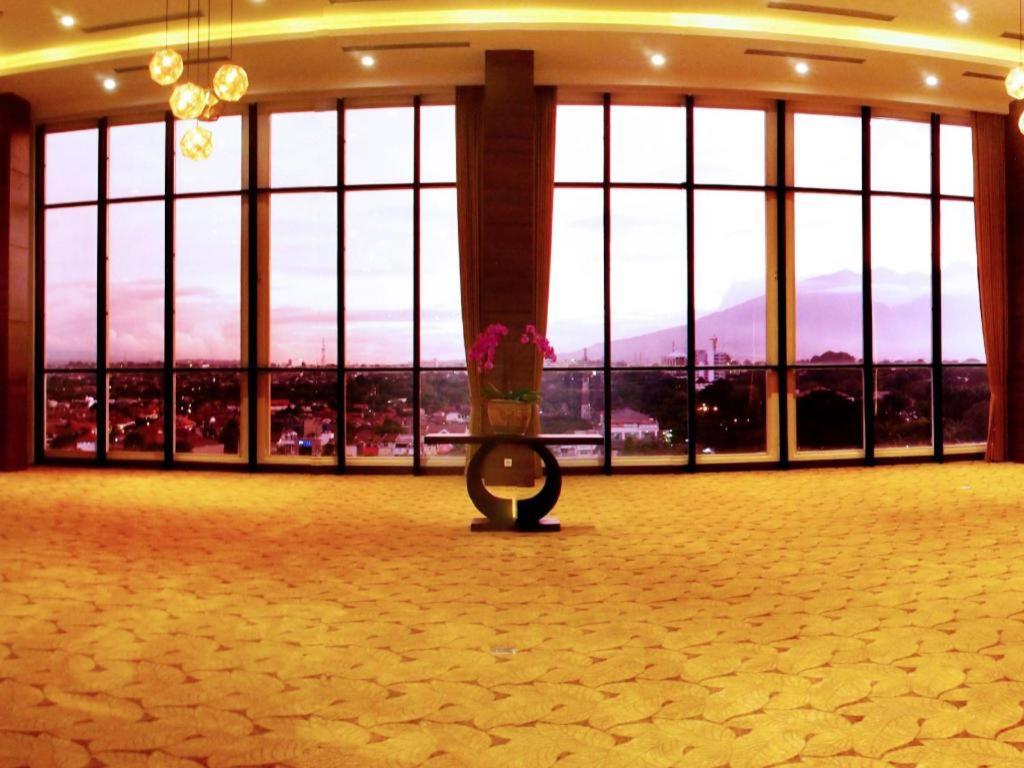 Arch Hotel Bogor Exterior foto