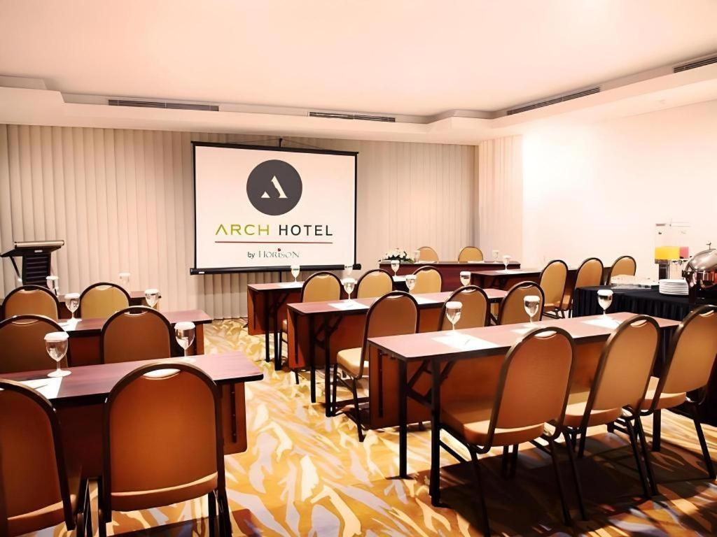 Arch Hotel Bogor Exterior foto